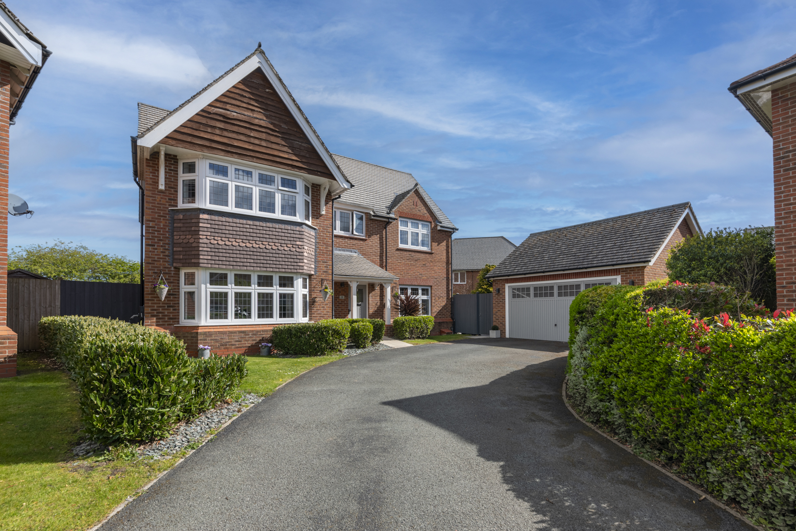 White Court, Penymynydd, CH4